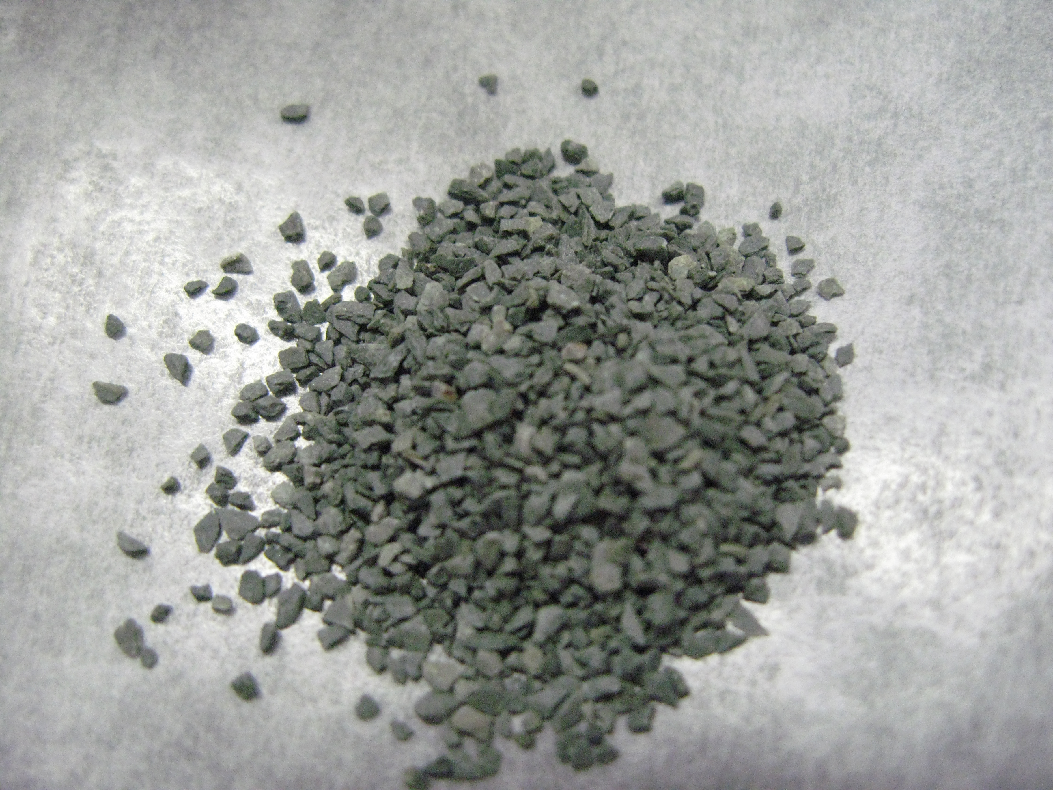 Crushed illite used in tracer experiments.