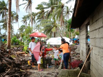 Jackson School professor Philip Bennett testing water wells in the rural village of San Antonio in Basey, Samar, two months after Typhoon Haiyan hit the Philippines in November 2013. Image: Bayani Cardenas