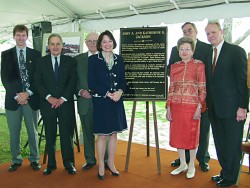 (Left to right) Scott Tinker, BEG director; William Fisher, first Jackson School dean; Peter Flawn, UT president emeritus; Mary Ann Rankin, then dean of the college of natural sciences; Anna Louise Graeter, Katie’s sister-in-law; James Langham Jr., Jack’s accountant/friend, and Larry Faulkner, UT president emeritus at the geosciences building dedication.