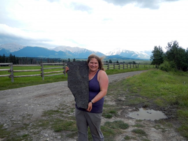 Rowan Martindale, a professor at the Jackson School of Geosciences, with a slab of bivales recovered from the fossil site. Rowan Martindale, The University of Texas at Austin.