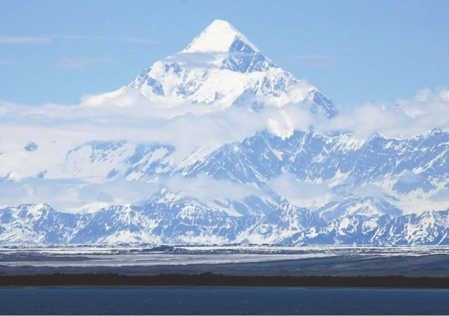 BERING GLACIER WINDS DOWN FROM ST. ELIAS MOUNTAINS ERODING YOUNG THRUST BELT IN MID-GROUND. KEN RIDGWAY, PURDUE UNIVERSITY