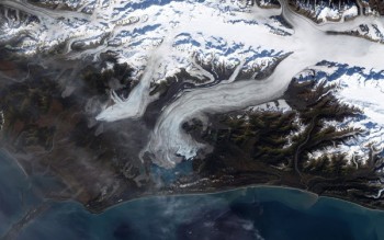 The Bering Glacier is one reason why the St. Elias Mountains in Alaska are eroding faster than they are being built. ROBERT SIMMON/NASA; DATA SOURCE: LANDSAT 7 SCIENCE TEAM