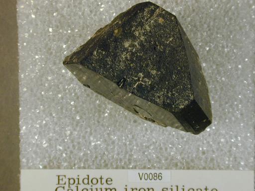 Epidote image.