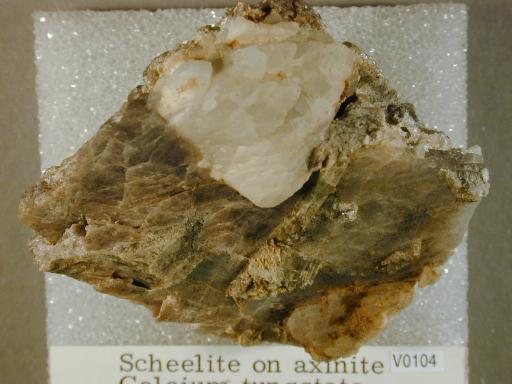 Scheelite image.