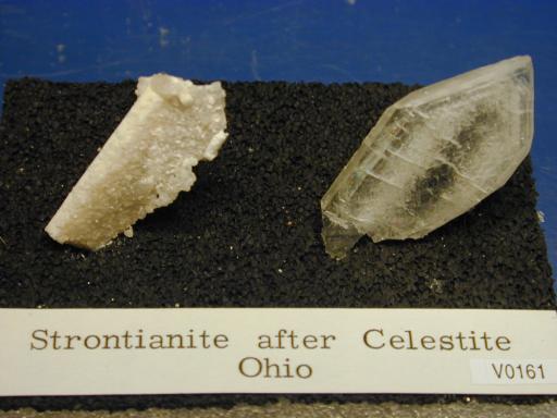 Strontianite image.