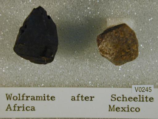 Wolframite image.