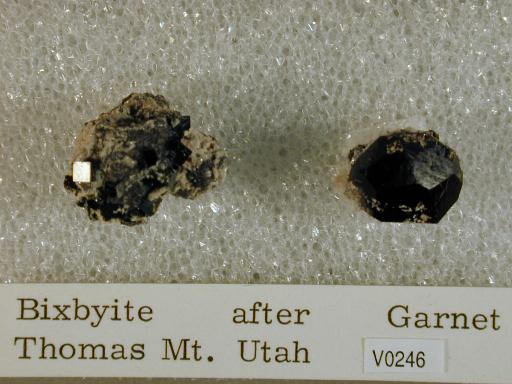 Bixbyite image.