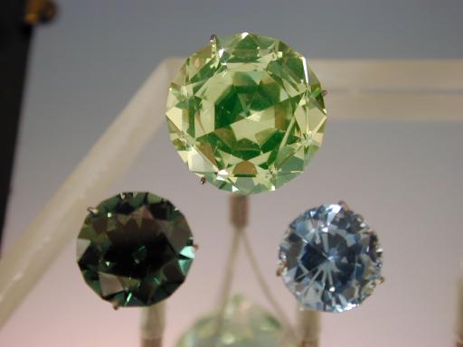 Spinel image.