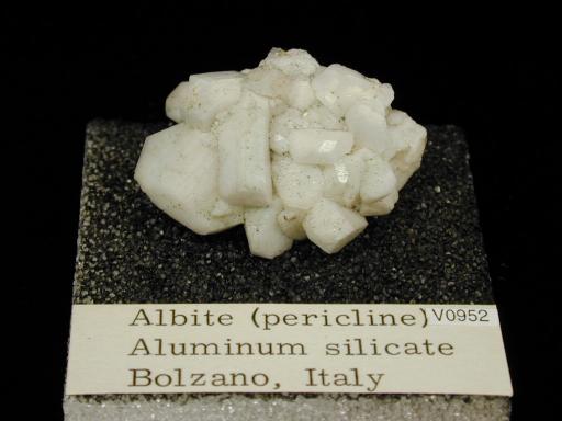 Albite image.