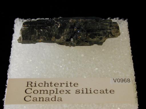 Richterite image.