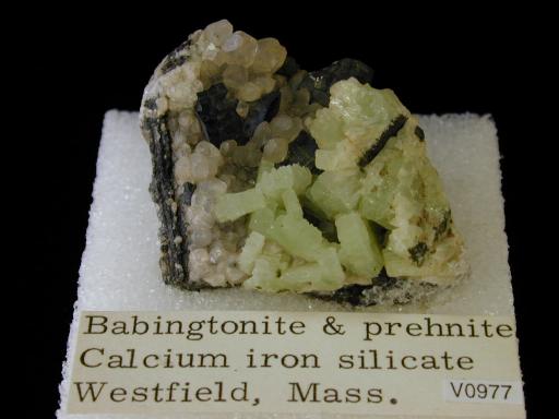Babingtonite image.