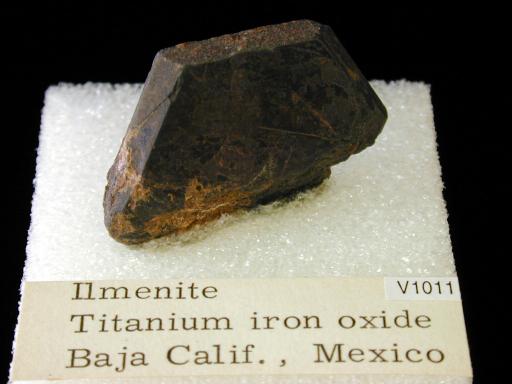 Ilmenite image.
