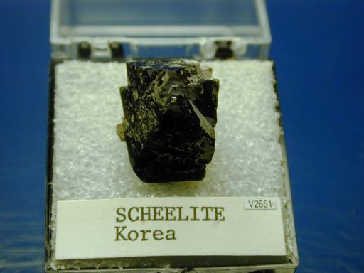 Scheelite image.