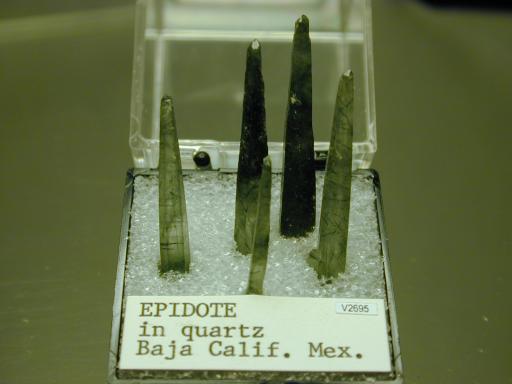 Epidote image.