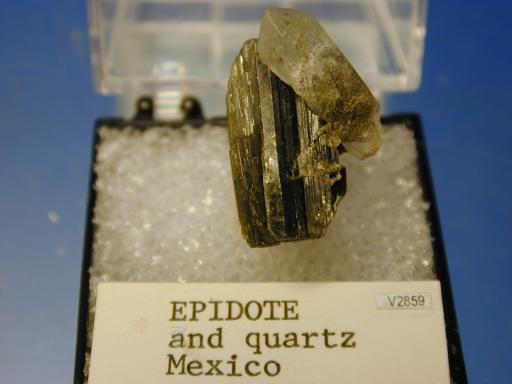 Epidote image.
