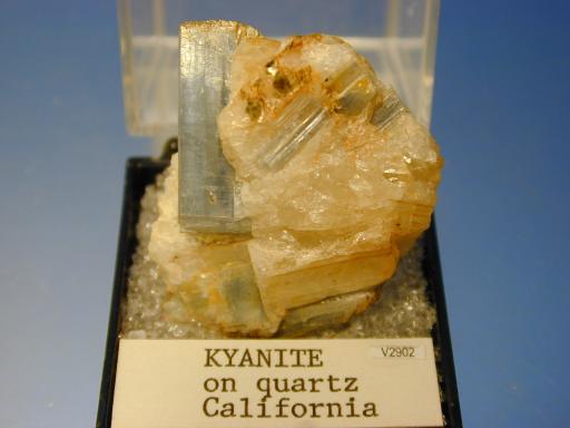 Kyanite image.
