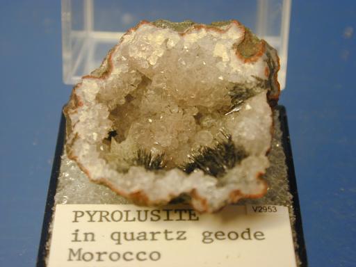 Pyrolusite image.