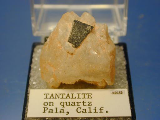 Tantalite image.
