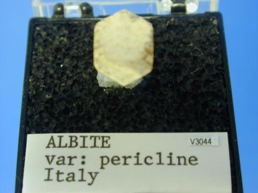 Albite image.