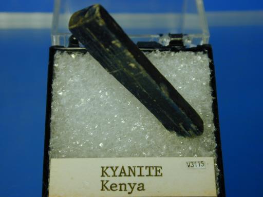 Kyanite image.