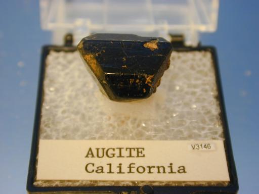 Augite image.