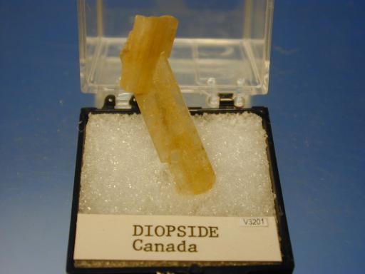 Diopside image.