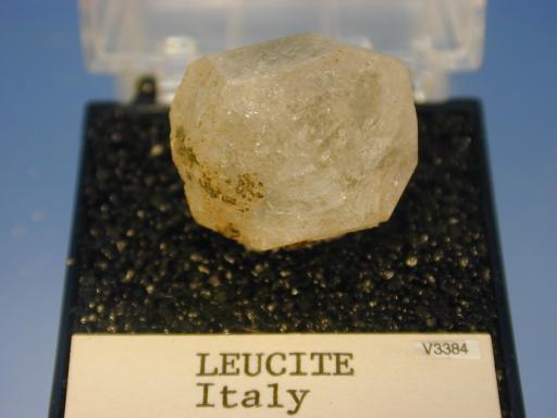 Leucite image.