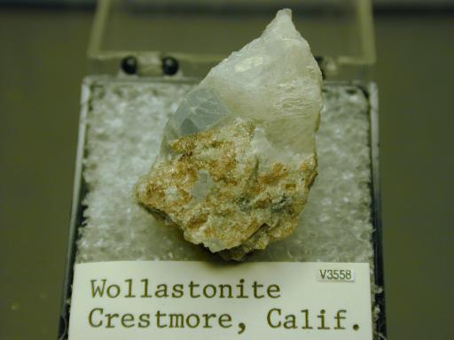 Wollastonite image.