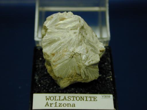 Wollastonite image.