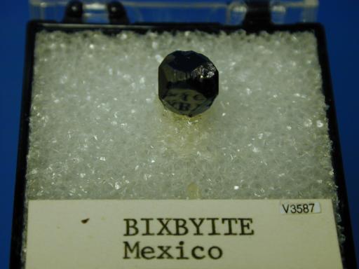 Bixbyite image.