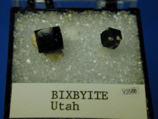 Bixbyite image.