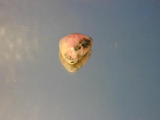 Tugtupite image.